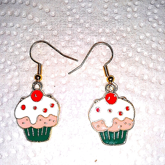 Beautiful Cupcake Necklace Ladies Kids Jewelry NEW Handcr… - Picture 6 of 10